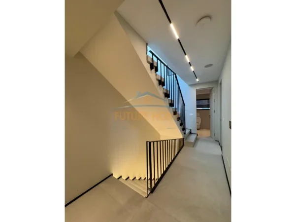 Shqiperi, shitet apartament duplex 3+1+Ballkon Kati 1, 650.000 € 