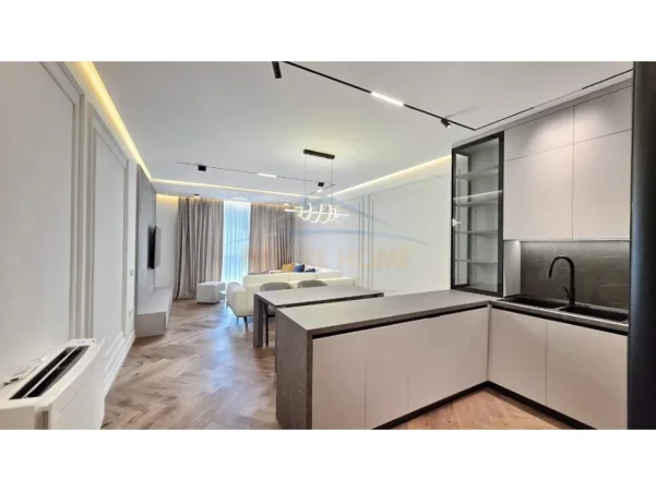Tirane, jepet me qera apartament 3+1 Kati 9, 152 m² 1.900 €