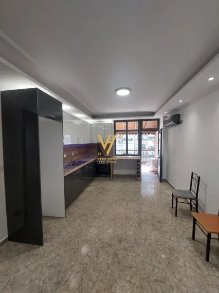 Tirane, jepet me qera apartament 3+1+Ballkon Kati 3, 120 m² 520 € (PALLATI ME SHIGJETA)
