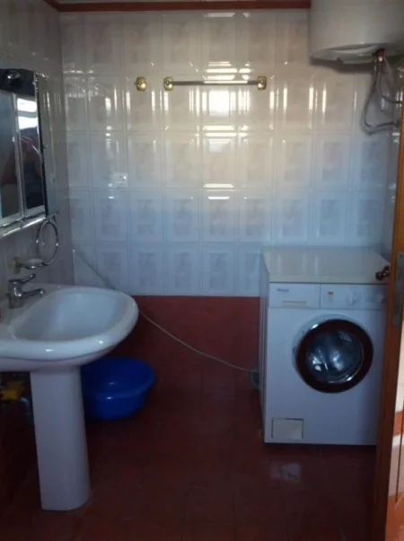 Sarande, jap me qera shtepi 1+1+Aneks+Ballkon Kati 4, 80 m² 40 € (Rruga Mitat Hoxha Sarande)