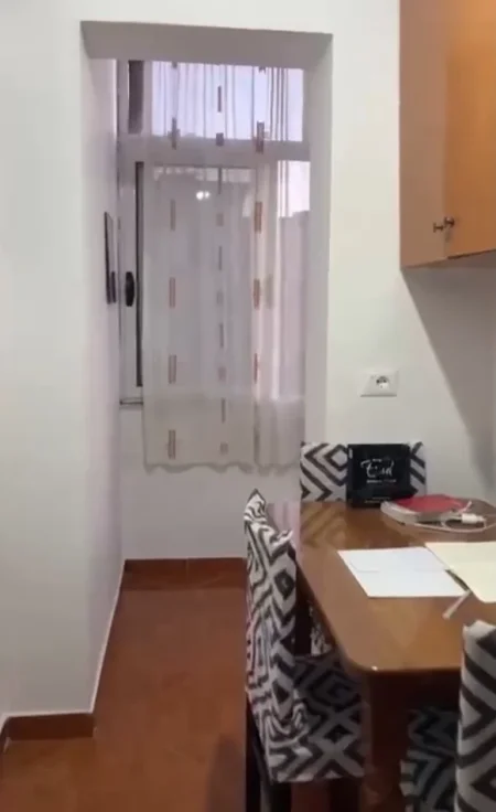 Tirane, jepet me qera garsonier Kati 5, 40 m² 350 € (RRUGA 5 MAJI MEDRESE)
