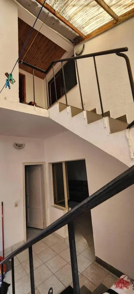 Tirane, jepet me qera apartament 1+1 Kati 1, 50 m² 250 € (Brryli)