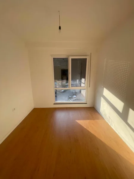 Tirane, jap me qera apartament 2+1+Ballkon Kati 2, 90 m² 650 € (rruga egnatia)