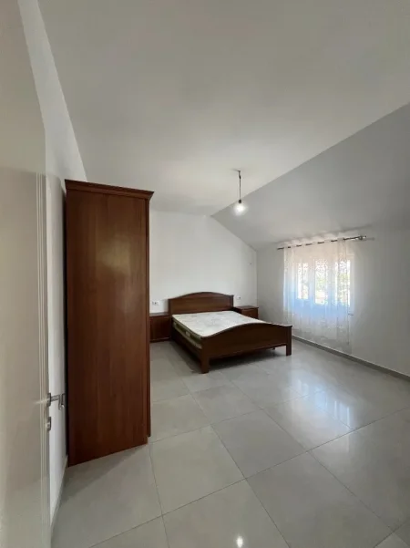 Shqiperi, jepet me qera apartament 2+1 Kati 3, 100 m² 400 € (Misto mame , pas Cormeum)