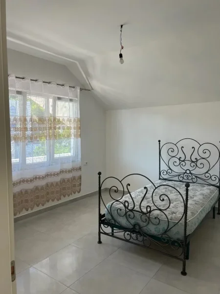 Shqiperi, jepet me qera apartament 2+1 Kati 3, 100 m² 400 € (Misto mame , pas Cormeum)