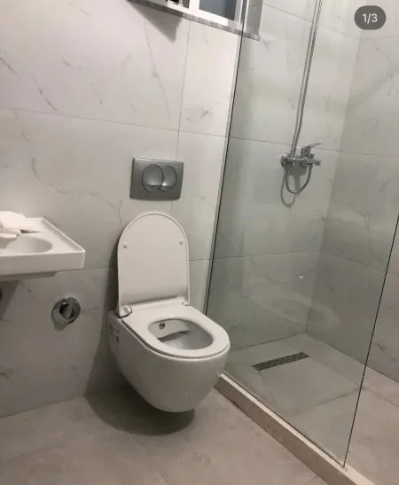 Shqiperi, jepet me qera apartament 2+1 Kati 3, 100 m² 400 € (Misto mame , pas Cormeum)
