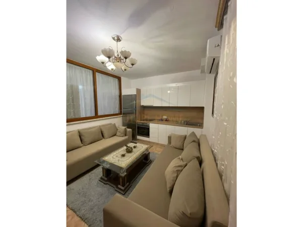 Tirane, jepet me qera apartament 2+1+Ballkon Kati 2, 63 m² 600 € (Don Bosko)