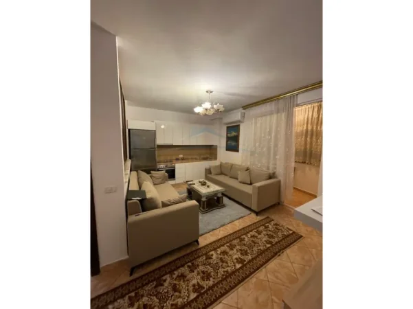 Tirane, jepet me qera apartament 2+1+Ballkon Kati 2, 63 m² 600 € (Don Bosko)