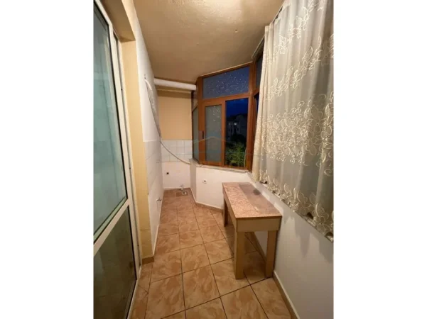 Tirane, jepet me qera apartament 2+1+Ballkon Kati 2, 63 m² 600 € (Don Bosko)