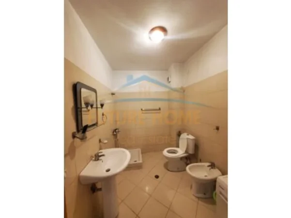 Tirane, jepet me qera apartament 2+1+Ballkon Kati 2, 63 m² 600 € (Don Bosko)