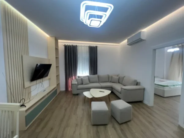 Tirane, jepet me qera apartament 1+1 Kati 1, 90 m² (sauk)