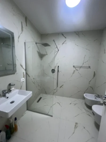 Tirane, jepet me qera apartament 1+1 Kati 1, 90 m² (sauk)