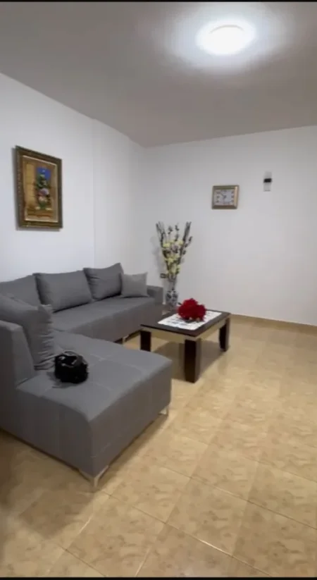 Tirane, jepet me qera apartament 1+1+Ballkon Kati 2, 65 m² 450 € (MEDRESEJA)
