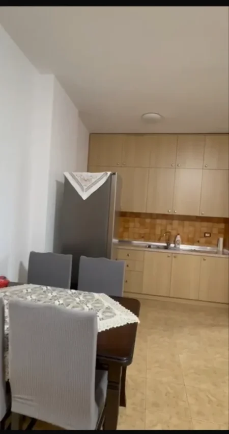 Tirane, jepet me qera apartament 1+1+Ballkon Kati 2, 65 m² 450 € (MEDRESEJA)