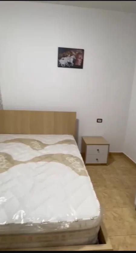 Tirane, jepet me qera apartament 1+1+Ballkon Kati 2, 65 m² 450 € (MEDRESEJA)