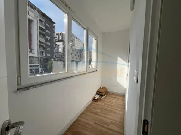 Tirane, jepet me qera apartament 2+1 Kati 2, 71 m² 700 € (Oxhaku)