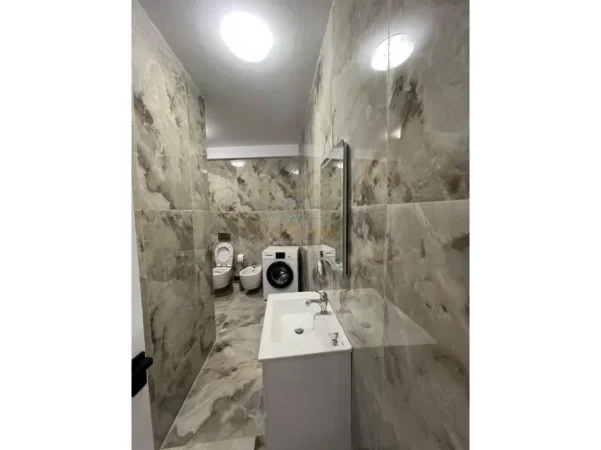 Tirane, jepet me qera apartament 2+1 Kati 3, 68 m² 1.000 € 