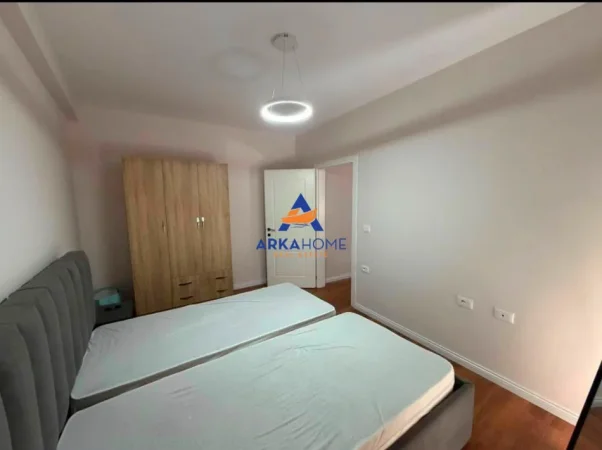 Tirane, jepet me qera apartament 2+1+Ballkon Kati 2, 70 m² 800 € 