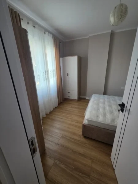 Tirane, jepet me qera apartament 2+1 Kati 3, 85 m² 600 € (Rruga 5 Maji)