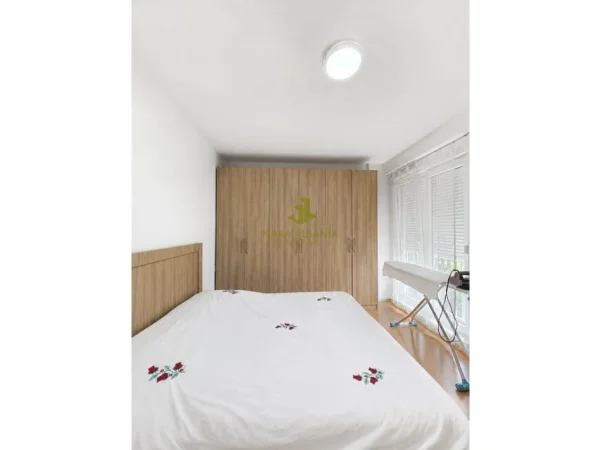 Tirane, jepet me qera apartament 2+1 , 