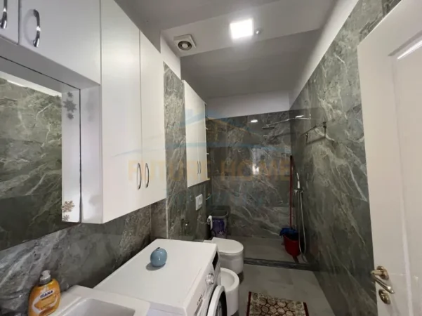 Tirane, jepet me qera apartament 1+1 Kati 8, 65 m² 650 € 