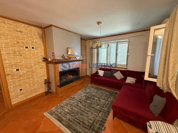 Tirane, jepet me qera Vile Vile 2 Katshe , 3.450 m² 2.900 € (farke , liqeni i farkes)