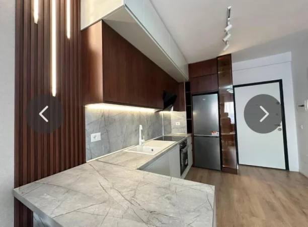 Tirane, jepet me qera apartament 1+1 Kati 7, 56 m² 450 € (Universe City)