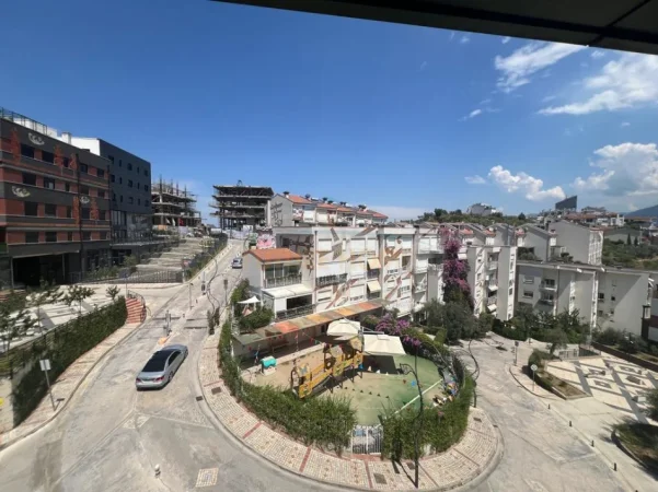 Tirane, jepet me qera apartament 2+1+Ballkon Kati 3, 107 m² 900 € (Kodra e Diellit)