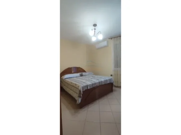 Tirane, jepet me qera apartament 2+1+Ballkon Kati 1, 75 m² 700 € (Fusha e Aviaciont)