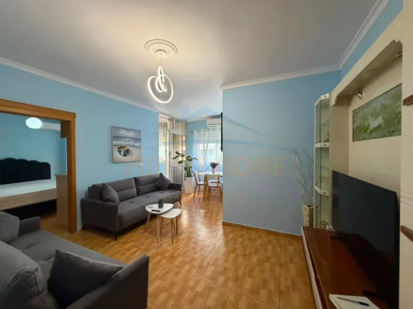 Tirane, jepet me qera apartament 2+1+Ballkon Kati 1, 54 m² 650 € (Barrikada)