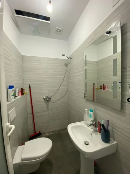 Tirane, jepet me qera apartament 1+1 Kati 1, 61 m² 350 € (Qyteti Studenti)