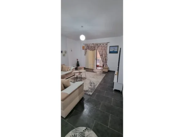 Tirane, jepet me qera apartament 1+1+Ballkon Kati 2, 72 m² 450 € (Fresku)