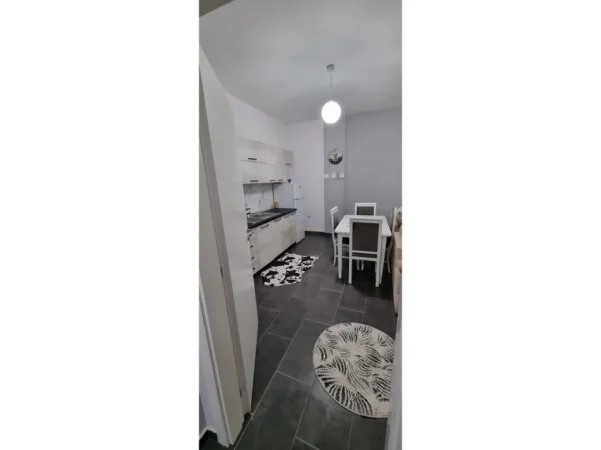 Tirane, jepet me qera apartament 1+1+Ballkon Kati 2, 72 m² 450 € (Fresku)