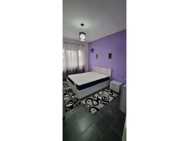 Tirane, jepet me qera apartament 1+1+Ballkon Kati 2, 72 m² 450 € (Fresku)