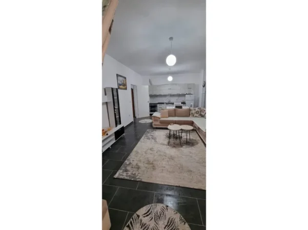 Tirane, jepet me qera apartament 1+1+Ballkon Kati 2, 72 m² 450 € (Fresku)