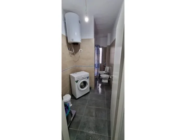 Tirane, jepet me qera apartament 1+1+Ballkon Kati 2, 72 m² 450 € (Fresku)