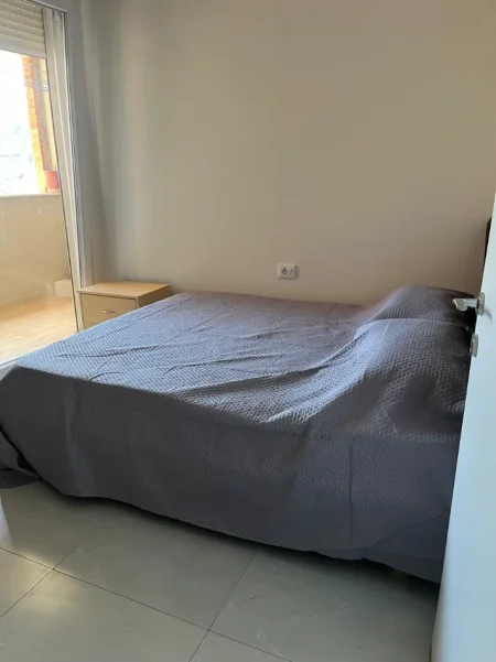Tirane, jepet me qera apartament 2+1 Kati 9, 95 m² 550 € (PALLATI ME SHIGJETA)