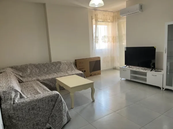 Tirane, jepet me qera apartament 2+1 Kati 9, 95 m² 550 € (PALLATI ME SHIGJETA)