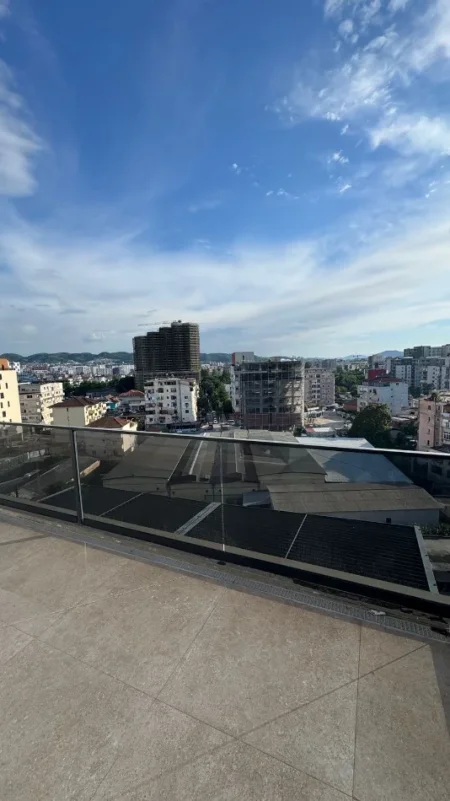 Tirane, jepet me qera 2+1 , 