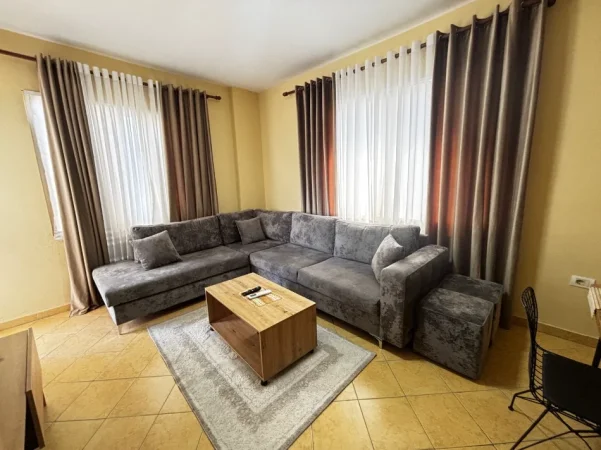 Durres, jepet me qera apartament 1+1 , 60 m² 400 € (Shkembi i Kavajes)