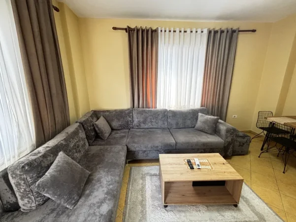 Durres, jepet me qera apartament 1+1 , 60 m² 400 € (Shkembi i Kavajes)