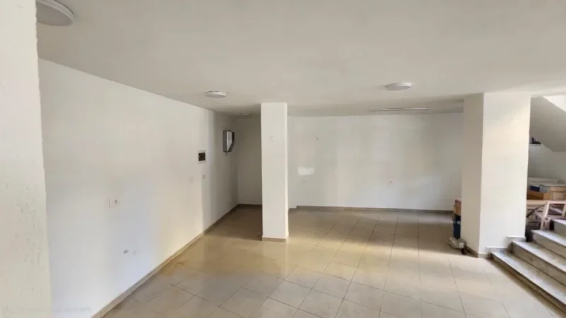 Tirane, jepet me qera ambjent biznesi Kati -1, 64 m² 600 € (pranë Shkollës "1 Maji")