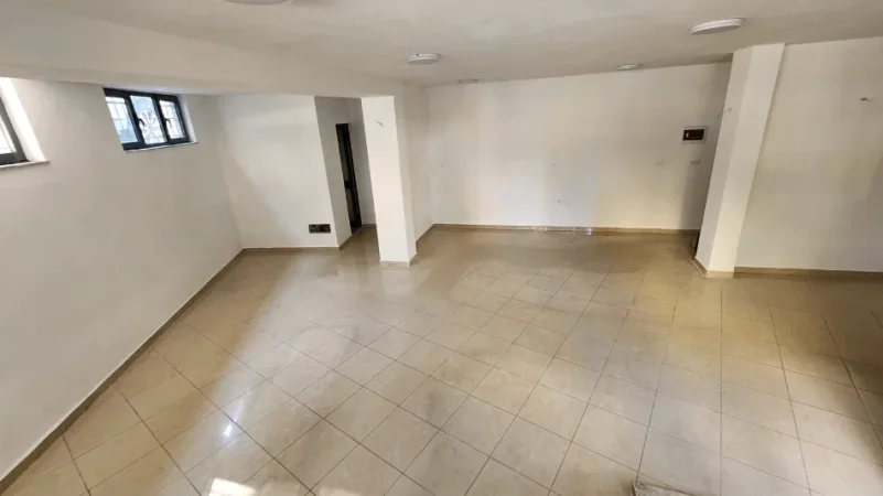 Tirane, jepet me qera ambjent biznesi Kati -1, 64 m² 600 € (pranë Shkollës "1 Maji")