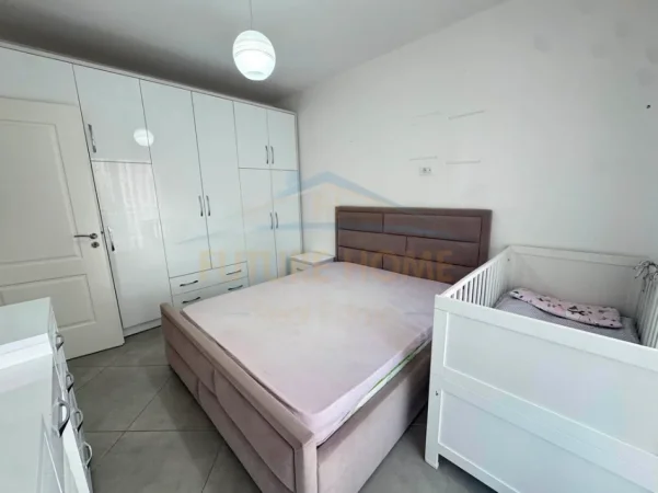 Tirane, jepet me qera apartament 2+1+Ballkon Kati 3, 105 m² 600 € (Unaza e re)