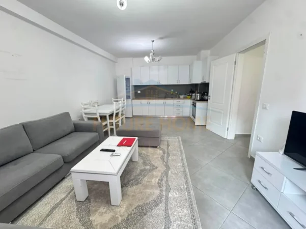 Tirane, jepet me qera apartament 2+1+Ballkon Kati 3, 105 m² 600 € (Unaza e re)