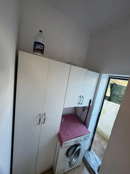 Tirane, jepet me qera apartament 1+1 Kati 1, 60 m² 300 € (Don Bosko)
