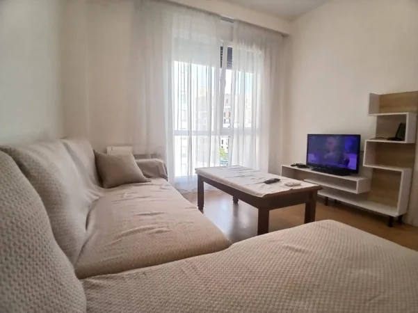 Tirane, jepet me qera apartament 1+1 Kati 3, 64 m² 550 € (Don Bosko)