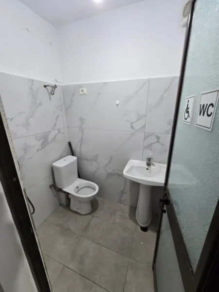 Tirane, shitet ambjent biznesi Kati 0, 64 m² 195.000 € (Rruga e Kavajës)
