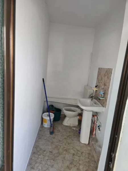 Tirane, shitet ambjent biznesi Kati 0, 64 m² 195.000 € (Rruga e Kavajës)