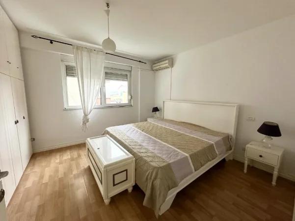 Tirane, jepet me qera apartament 2+1+Aneks+Ballkon , 110 m² 750 € (rruga myslym shyri)